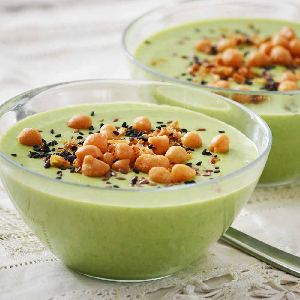 10-minutes green pea, garlic and coconut soup